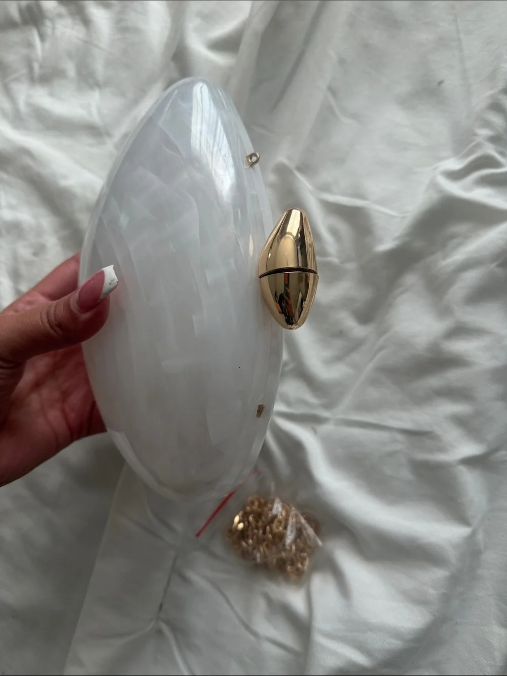 Fashion Nova sleek oval